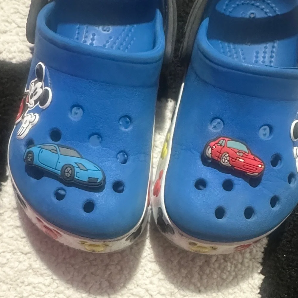 2 pack of crocs kids size 9 - Picture 2 of 10
